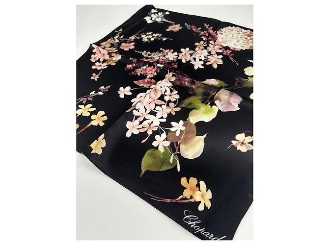 Chopard Sciarpa in Seta Fiori su Sfondo Nero Multicolore