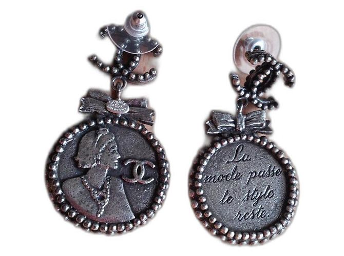 Chanel Pendientes de edición limitada