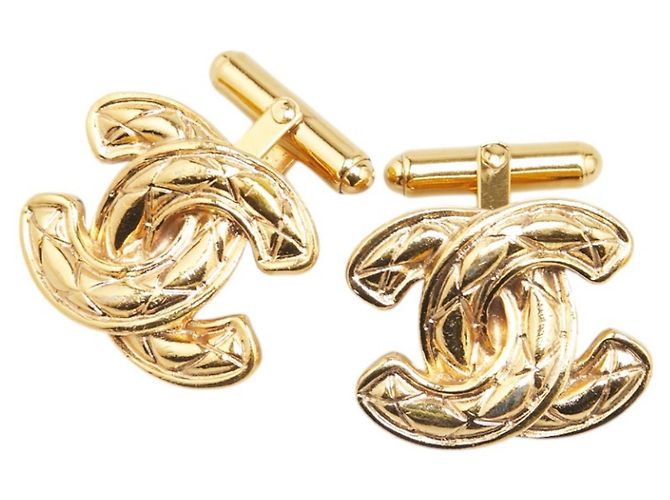 Abotoaduras Chanel Matelassé Coco Mark banhadas a ouro Dourado