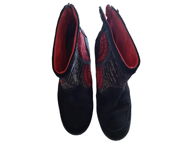 Botas Desigual em camurça preta Preto