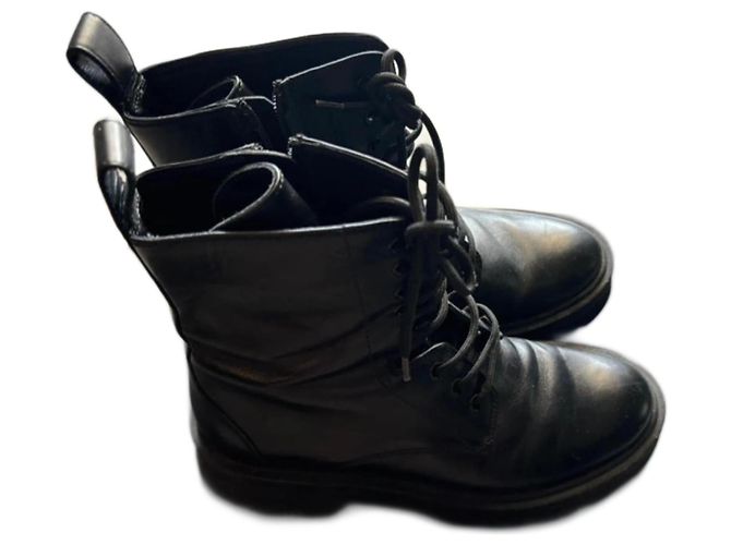 Botas Hugo Boss de couro preto com cadarços