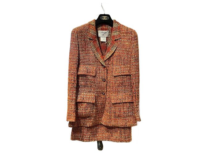 Chanel Terno e saia Multicor