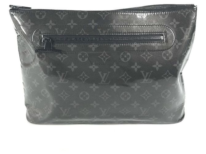 Bolsa Pochette Cosmos em Glaze Monogram Eclipse da Louis Vuitton Preto