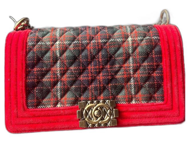 Sac à main Chanel Boy Medium en velours doré Bijouterie dorée