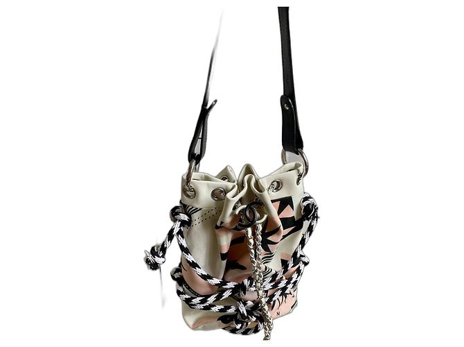 Timeless Bolsa bucket Chanel de couro rosa