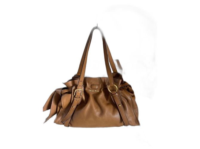 Bolsa Tote Miu Miu com Laço em Couro Texturizado Caramelo