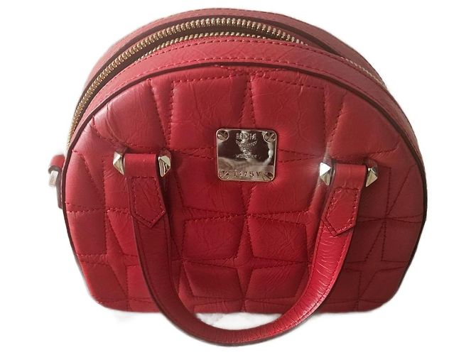 Mini Bolsa MCM Vermelha em Couro Acolchoado Vermelho