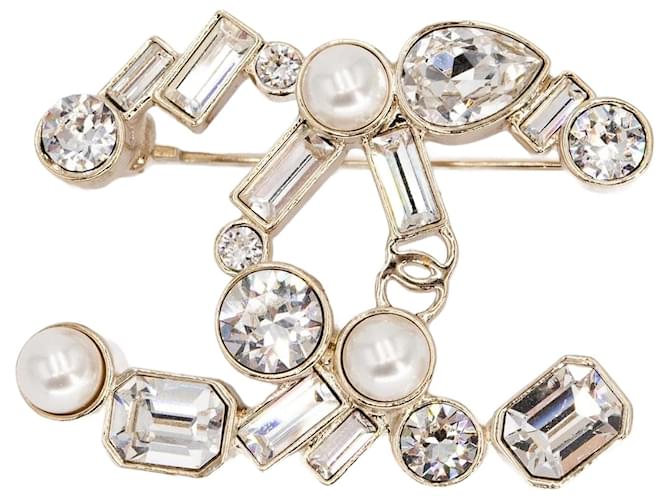 Chanel brooch Golden Steel  ref.2139565