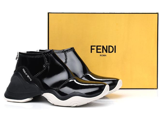 Fendi Sneaker aus schwarzem Lackleder 37
