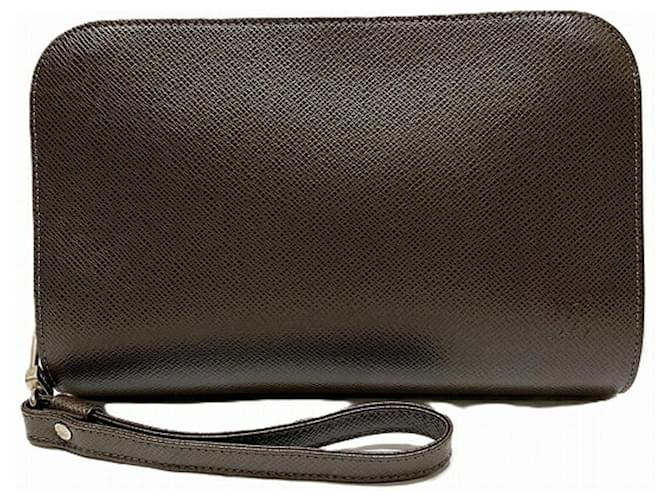 Louis Vuitton Taiga Baikal Clutch Bag Brown Leather  ref.2139826