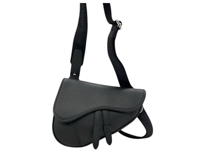 Nova Mini Saddle Bag Dior em couro de vitela texturizado preto