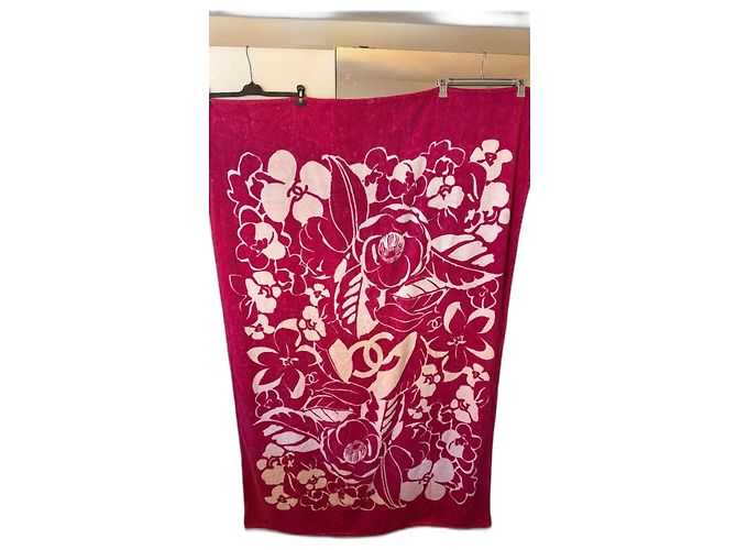 Toalla de baño Chanel Coco Beach rosa de algodón con camelia