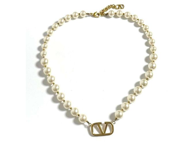 Colar de pérolas com logo V da Valentino para mulheres