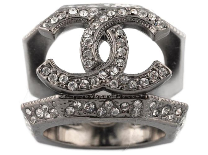 Chanel Ring aus anthrazitfarbenem Metall und Strass Größe 50 Grau