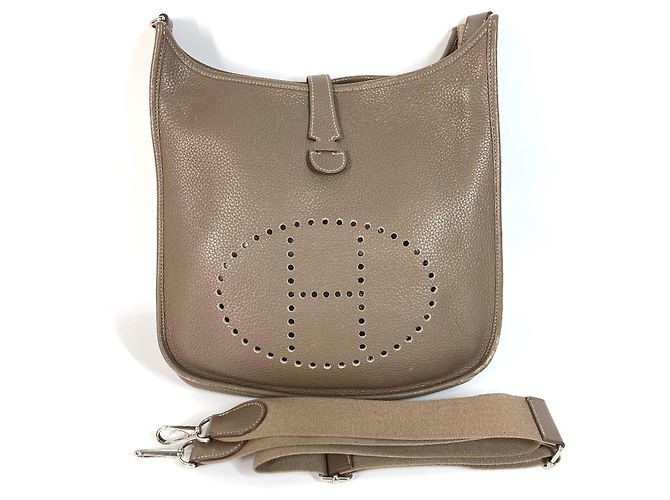 Hermès Bolsa de Ombro Hermes Logo Perfurado Evelyn GM 3 Marrom Taupe