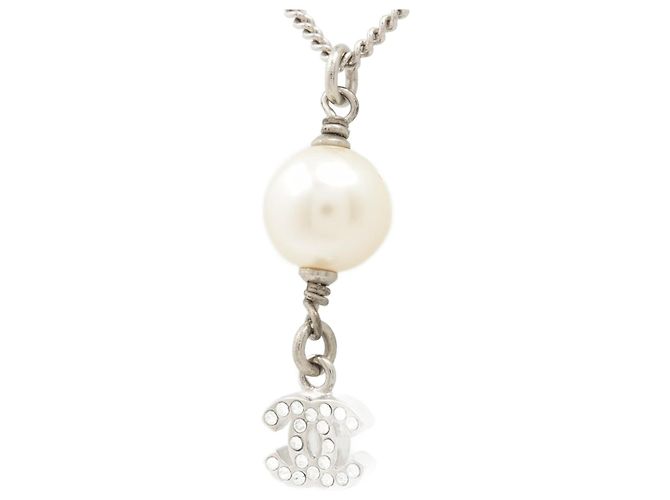 Timeless Chanel Colar curto Coco CC de pérola falsa e strass Prata