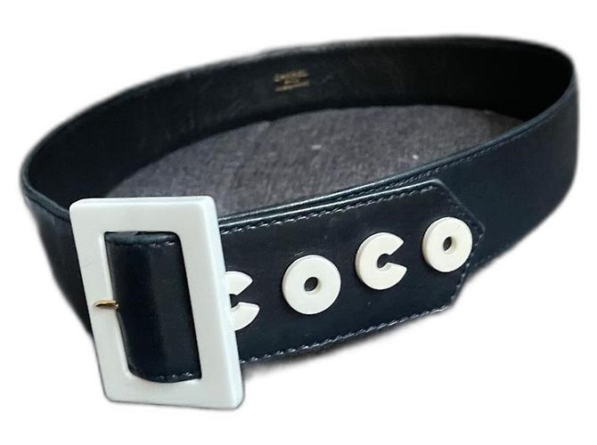Cinturón Chanel de cuero negro y coco blanco