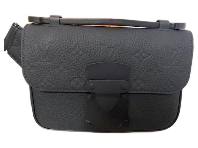 Louis Vuitton Borsa S Lock Messenger Nera in Pelle Taurillon Nero