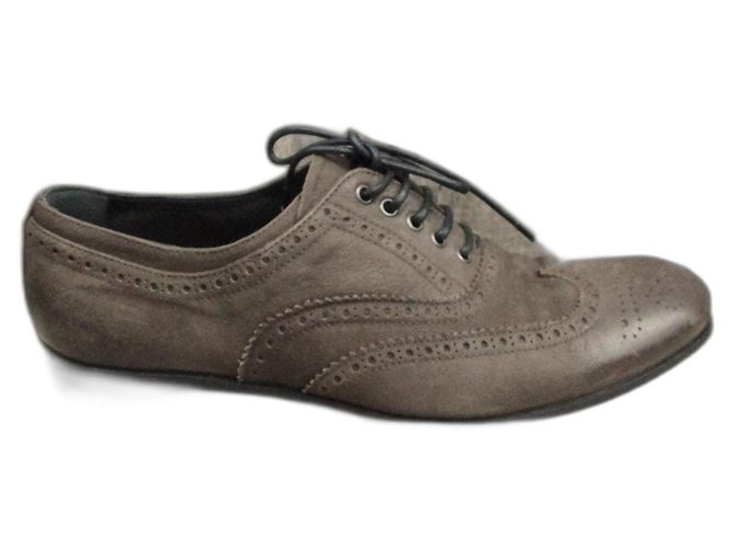 Prada Richelieu in pelle marrone 