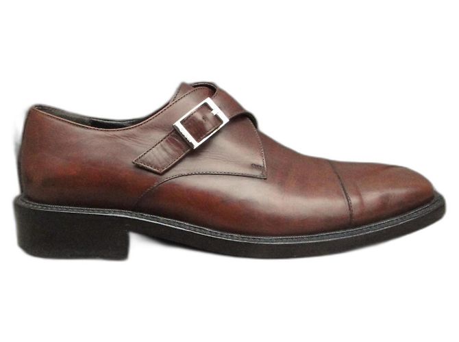 Gucci sapatos com fivela de couro marrom