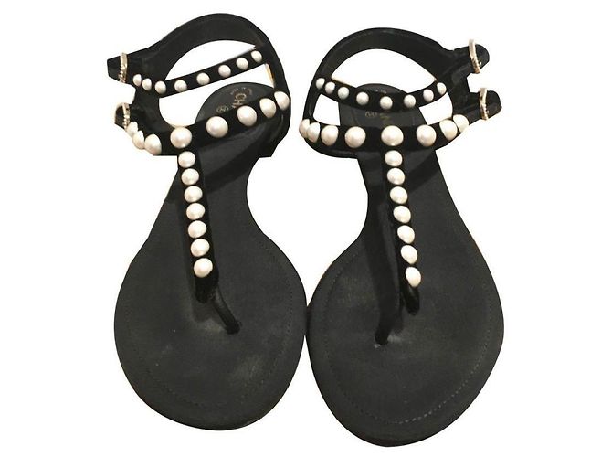 Sandali Chanel in pelle nera Nero