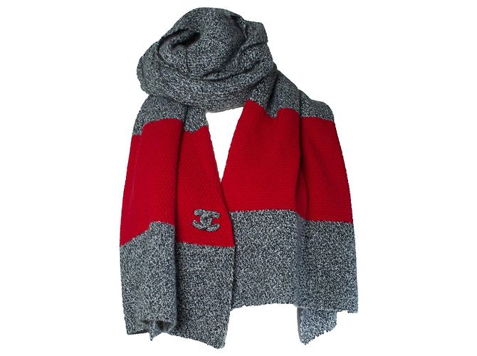 Chanel, Oversized cashmere scarf with cc logo Red Grey