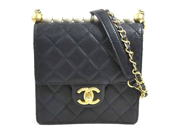 Sac à épaule en cuir Matelassé Chanel Noir Blanc cassé