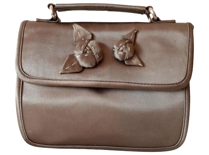 Bolsa de mão Prada em seda cinza