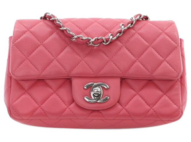 Chanel Mini Retangular Clássico em Couro de Cordeiro Rosa com Flap Único
