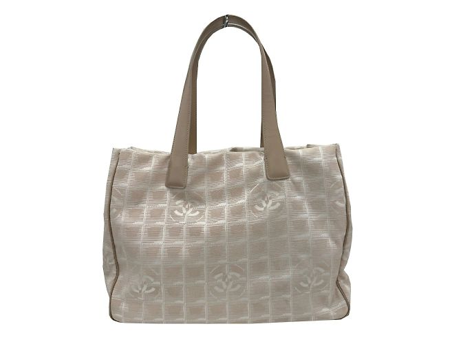 Bolsa tote da nova linha de viagem da Chanel Bege