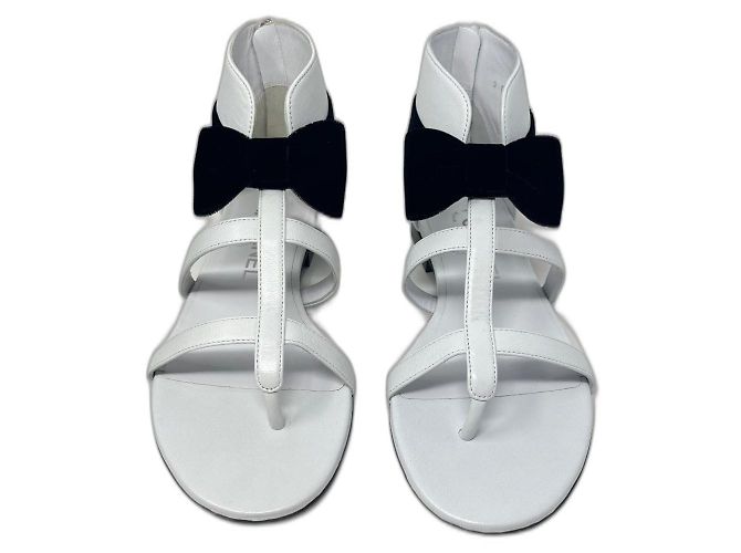 Sandali piatti Chanel in pelle nero e bianco taglia 36