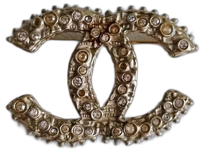 Broche modèle CC de Chanel Doré