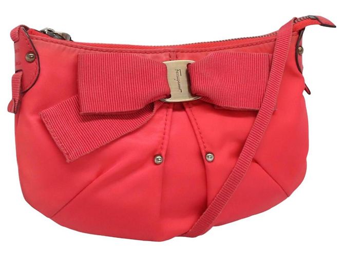 Borsa a spalla Salvatore Ferragamo in nylon rosa oro Auth bs24618 D'oro