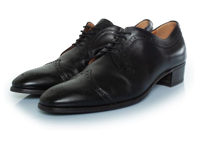 Gucci, Broccato con lacci e tacco chiodato in oro Nero