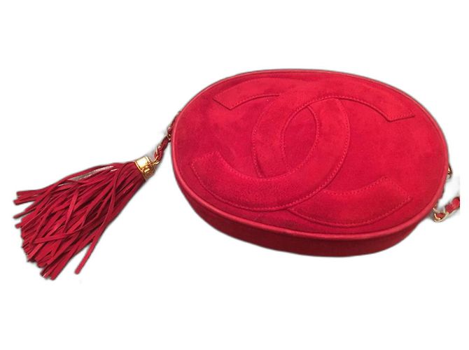Bolso de Suede Oval CC de Chanel Roja