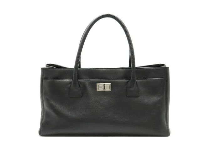 Executive Borsa tote della linea esecutiva Chanel 2.55 Nero