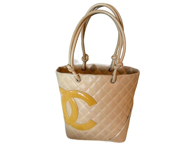 Bolsa Chanel Cambon em couro bege