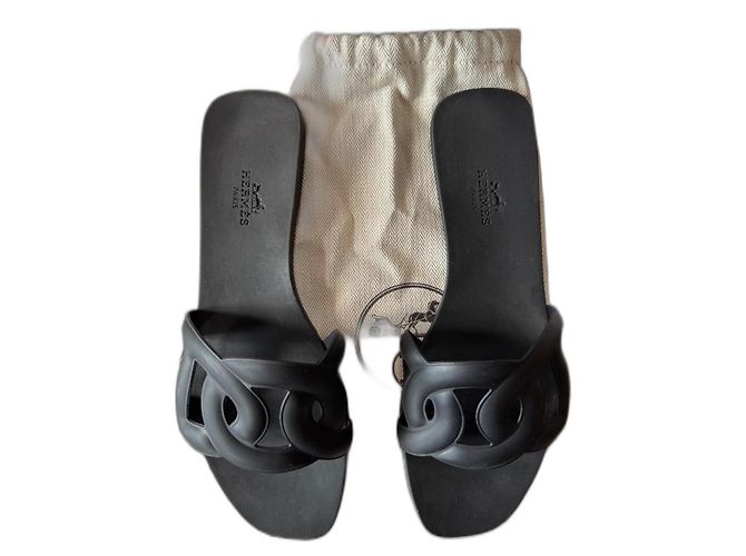 Hermès Aloha Mules Black
