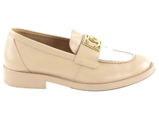 Chanel Mocasines de cuero beige