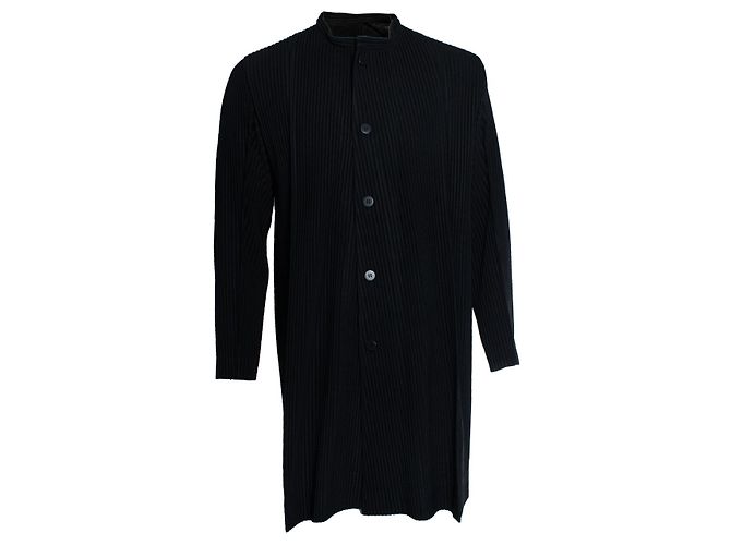 Issey Miyake, Faltenjacke in Schwarz