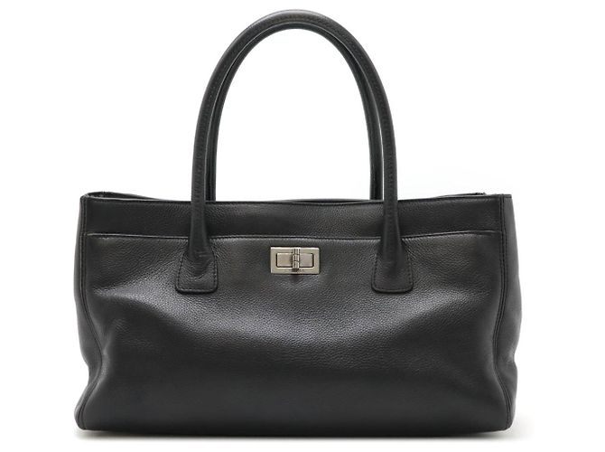 Executive Bolsa tote de couro da linha executiva Chanel 2.55 Preto