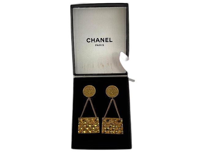 Orecchini vintage classici Chanel D'oro Gold hardware
