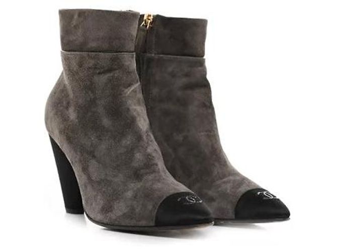 Bottines à talons Chanel en daim gris