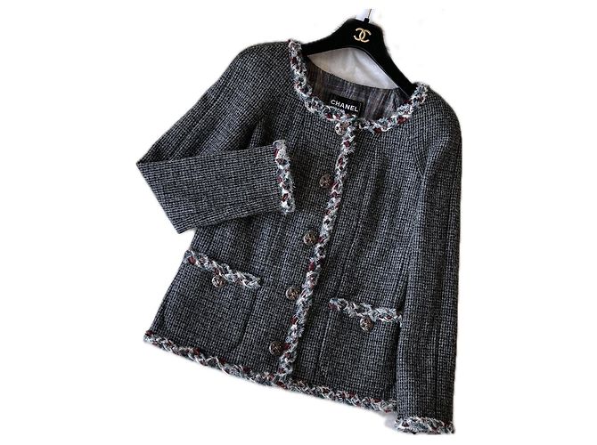 Jaqueta de tweed cinza com botões Gripoix CC da Chanel Paris Edimburgo