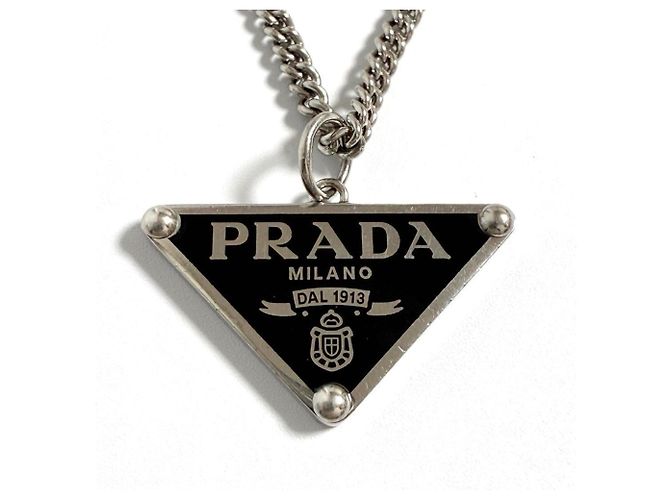 Pendente collana simbolo Prada per uomini e donne