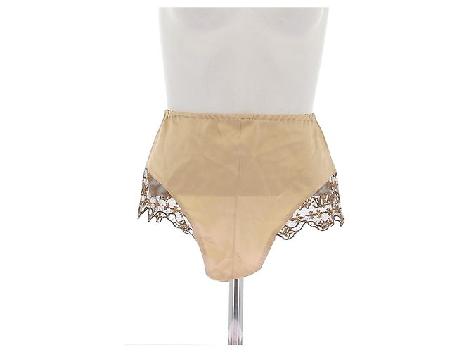 Louis Vuitton Shorty de seda Camello