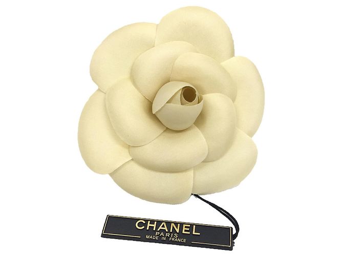 Spilla Corsage Camelia Chanel Bianco Crudo
