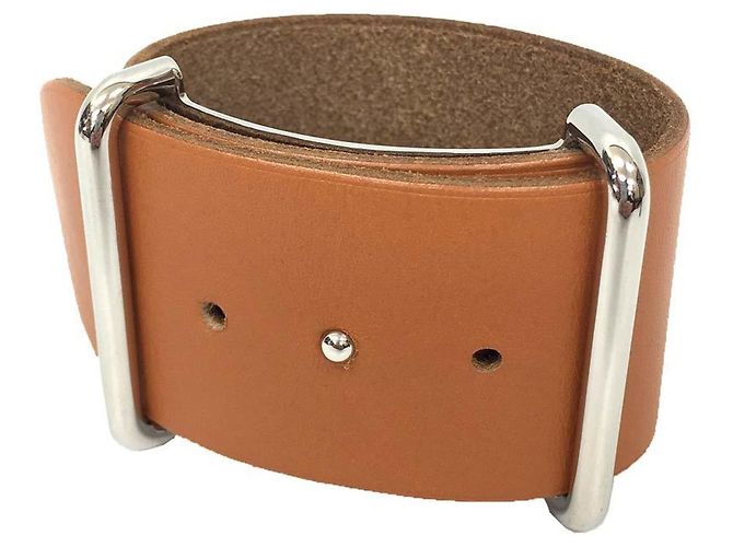 Hermès Pulseira de charme Hermes em couro camelo