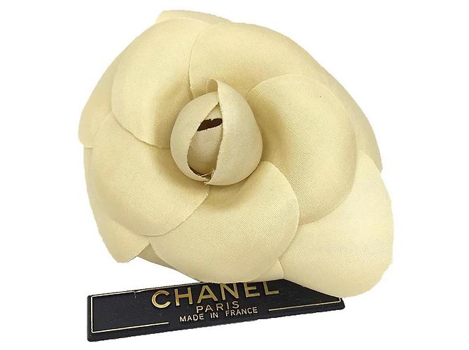 Broche Camelia Corsage CHANEL Beige Crudo