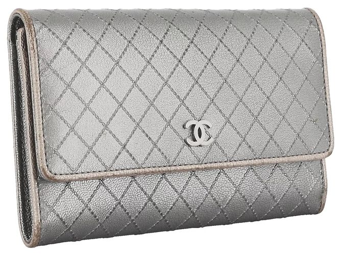 Chanel wallet in silver grey leather